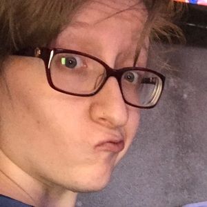 Meet your Posher, Briana